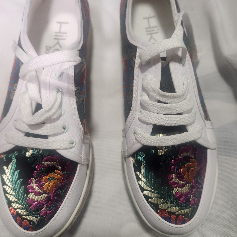 Stylish Embroidered Women's Sneakers